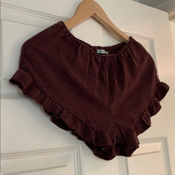 Small Ruffle Shorts 💕 - Picture 2 of 3